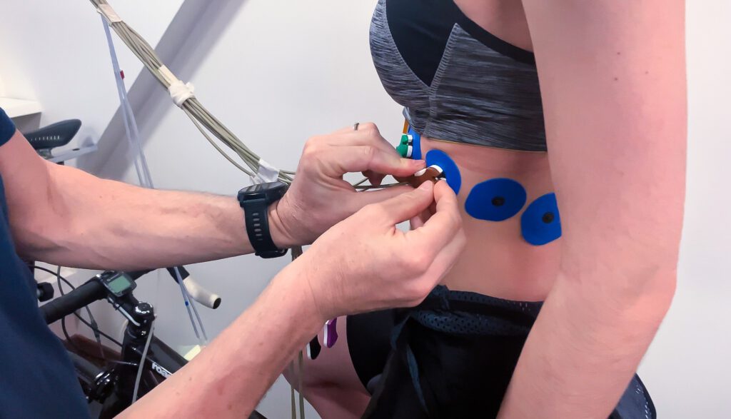 Leistungsdiagnostik Elektroden verbinden ekg leistunksdiagnostik leistungsdiagnotig sundberg sport ergometer